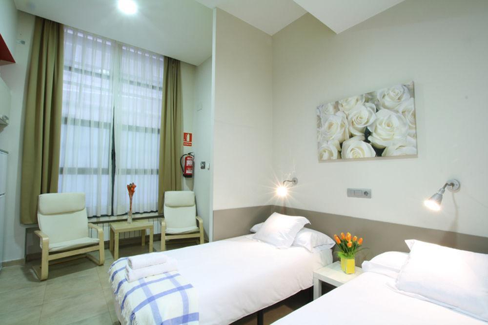 Barcelona Sants Station Apartments Bagian luar foto